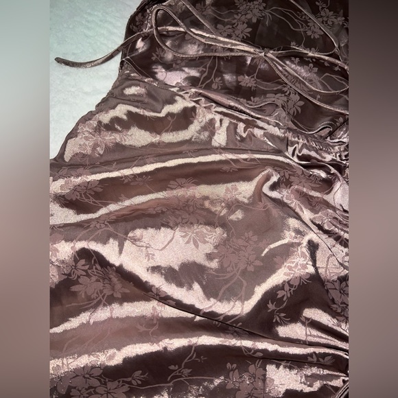 Windsor NWOT Shiny Lavender Flower Ruched Backless Mini Dress | Size XS - Picture 3 of 8